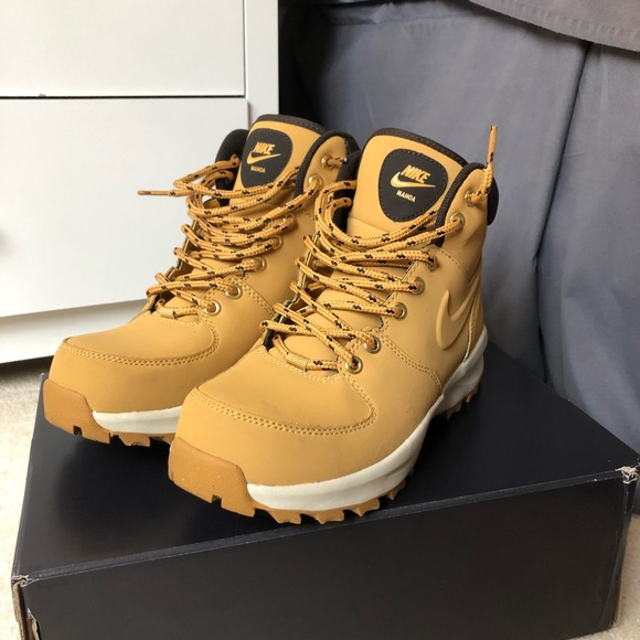 nike manoa boots womens